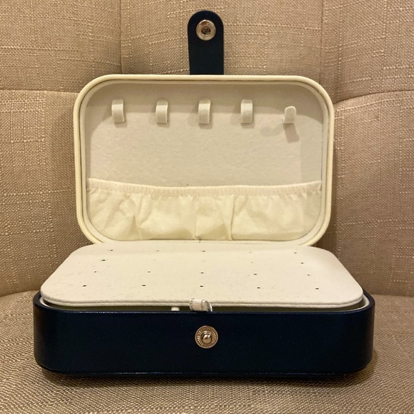 Jewelry box - Picture 2 of 3